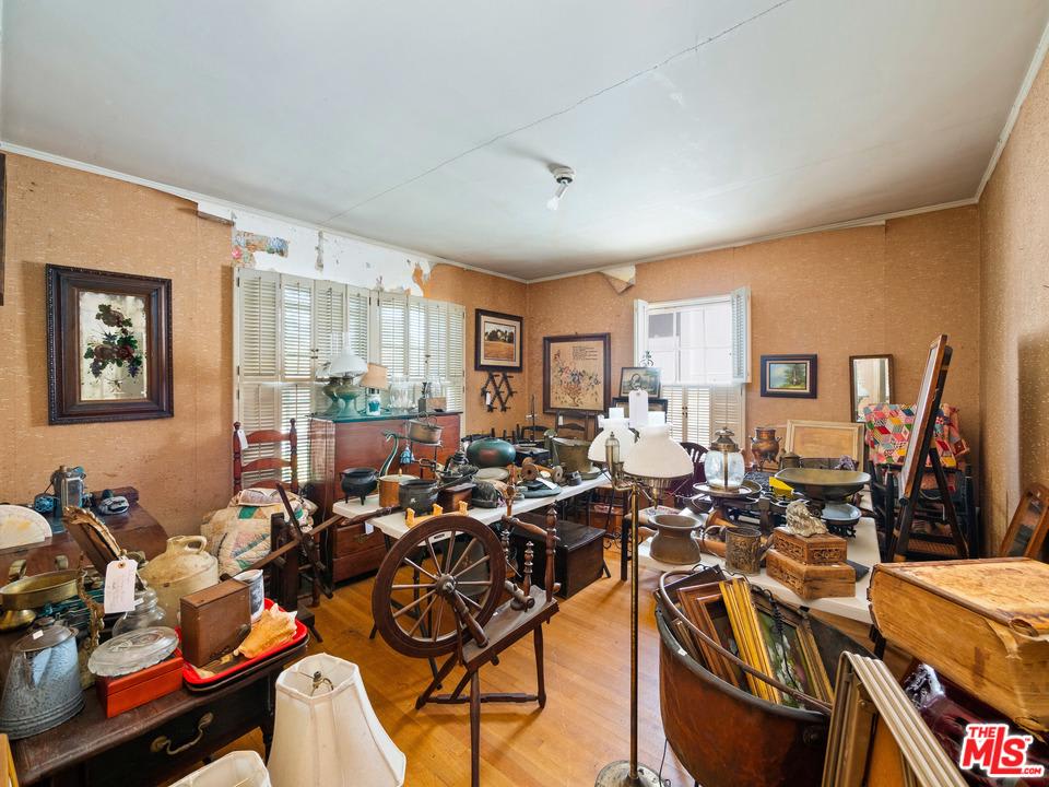 314 S Bundy Dr