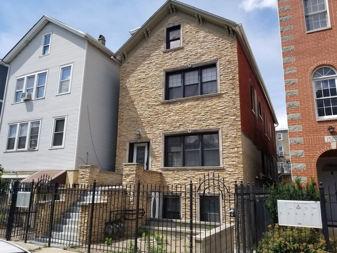 1522 W Superior St