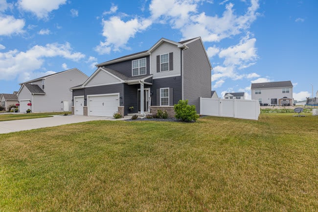 8658 Mayflower Dr, Lowell, IN 46356