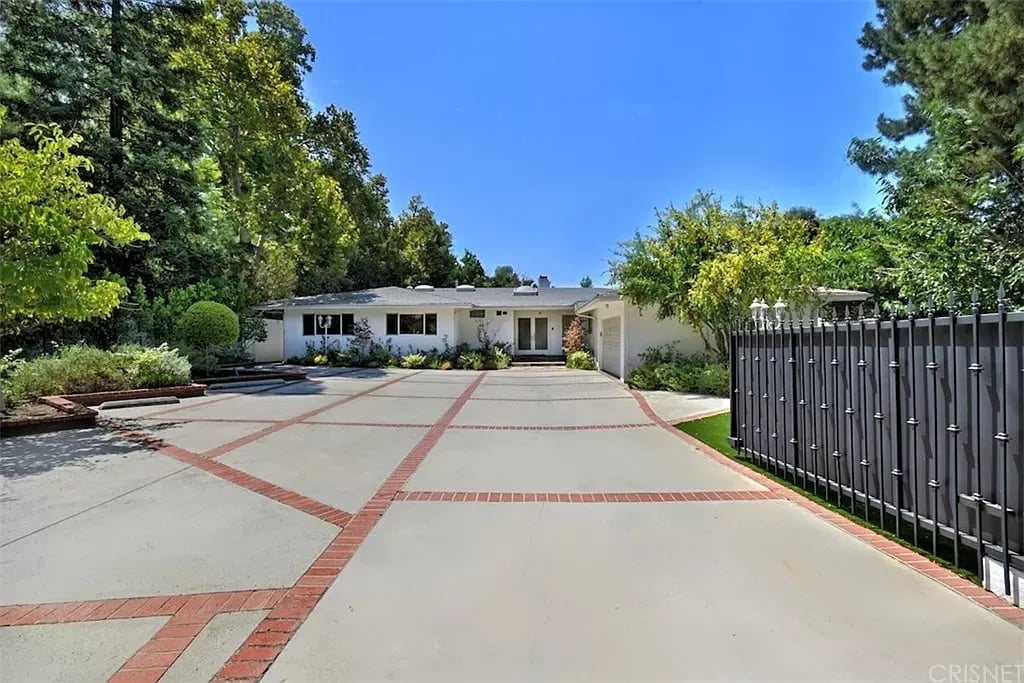 4645 Hayvenhurst Ave