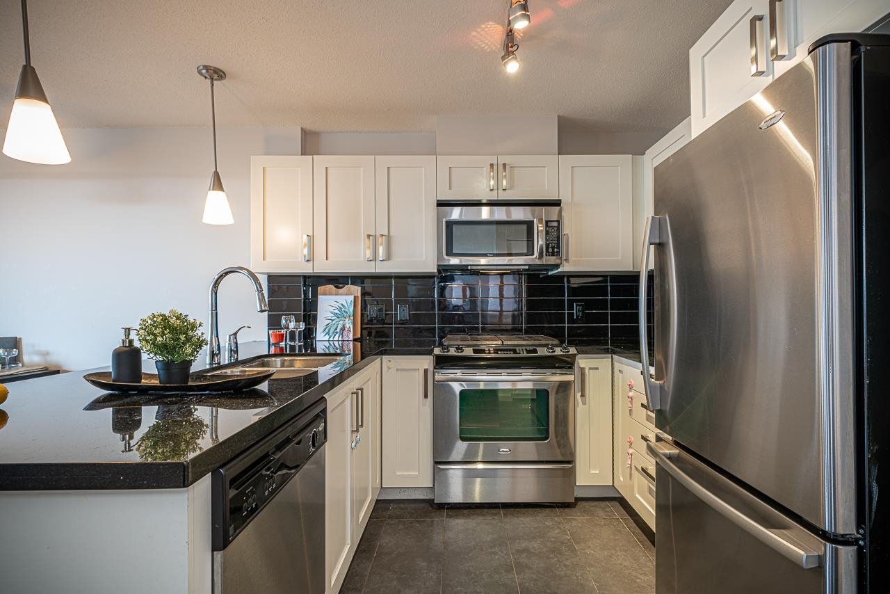 909-2133 Douglas Rd