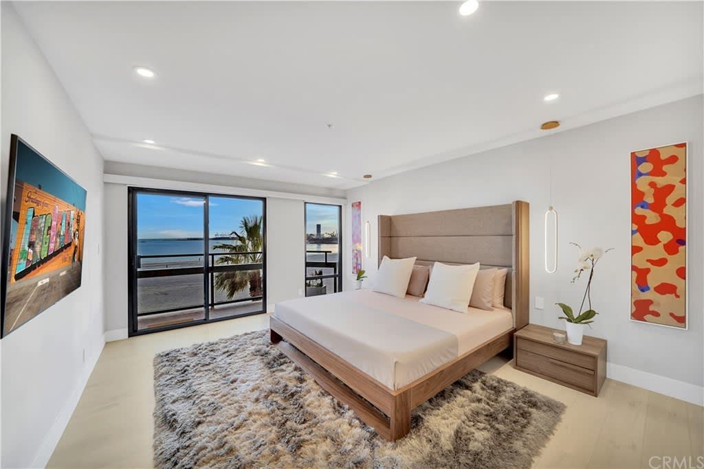 Oceanfront Luxury Condo in Long Beach