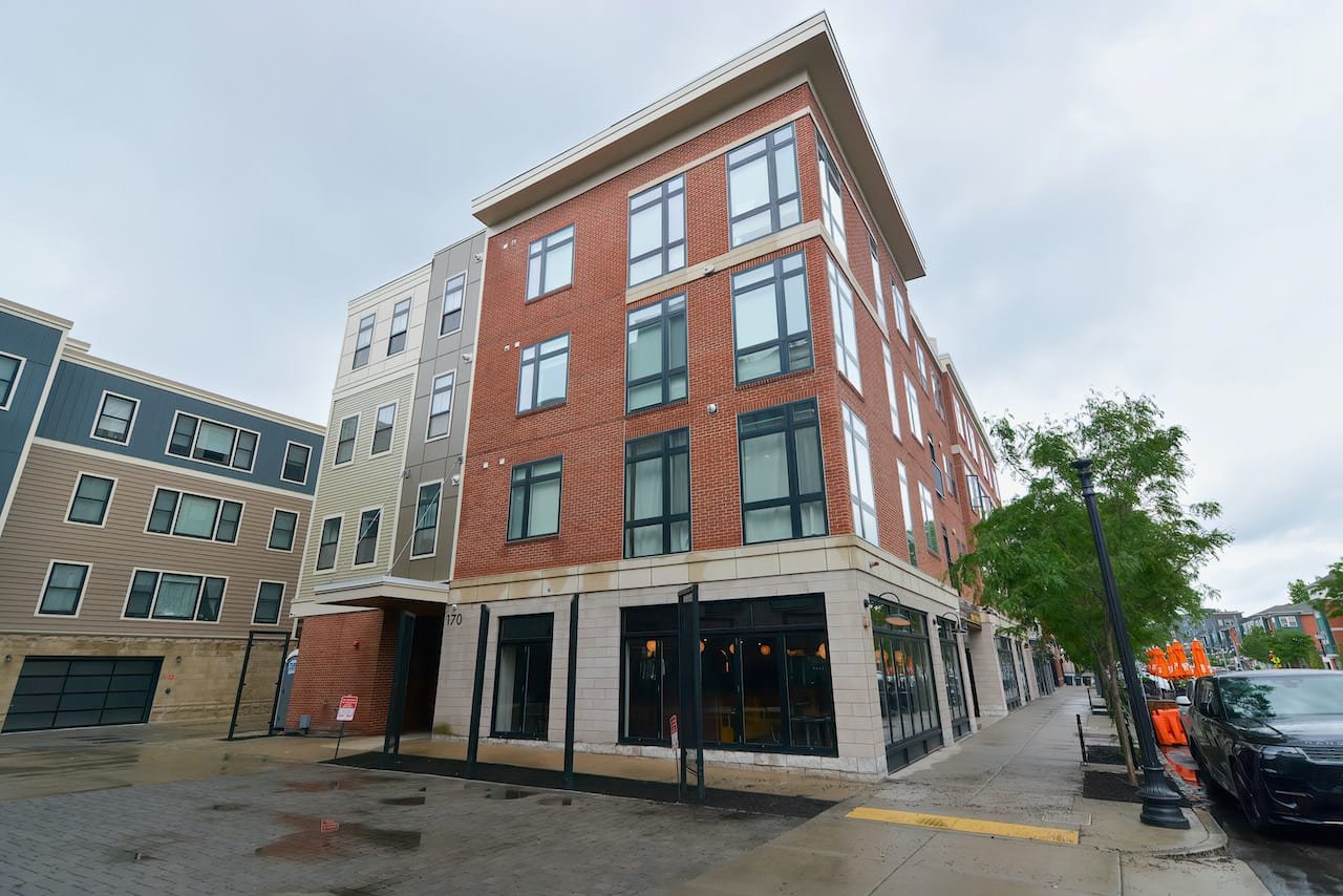 South Boston - Sunny 1 bed 1 bath w. Garage Parking & Central AC! July 15 or August 1!