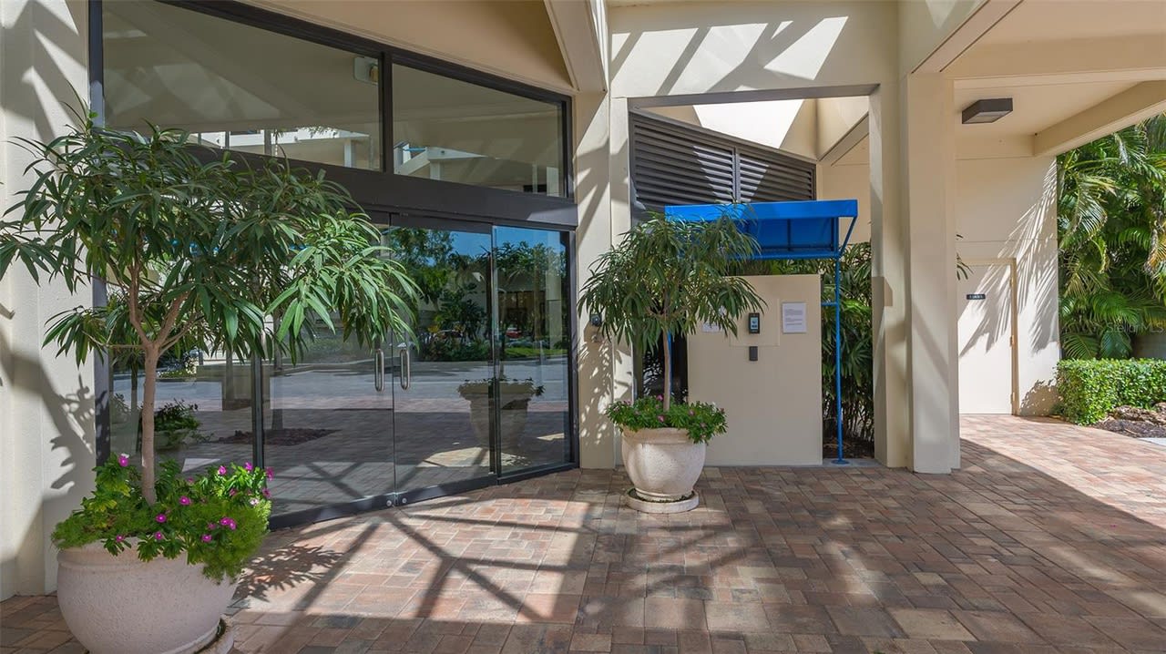 2120 Harbourside Dr, #657