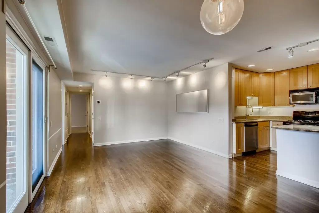 2045 N Larrabee St 7201