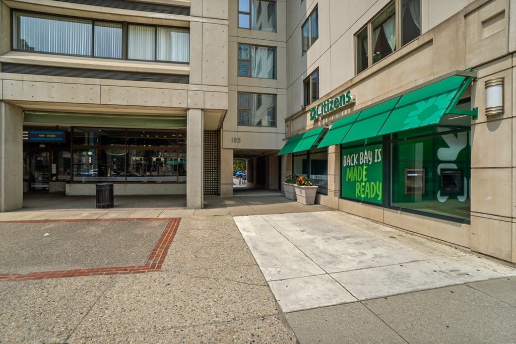 185 Massachusetts Ave, #702