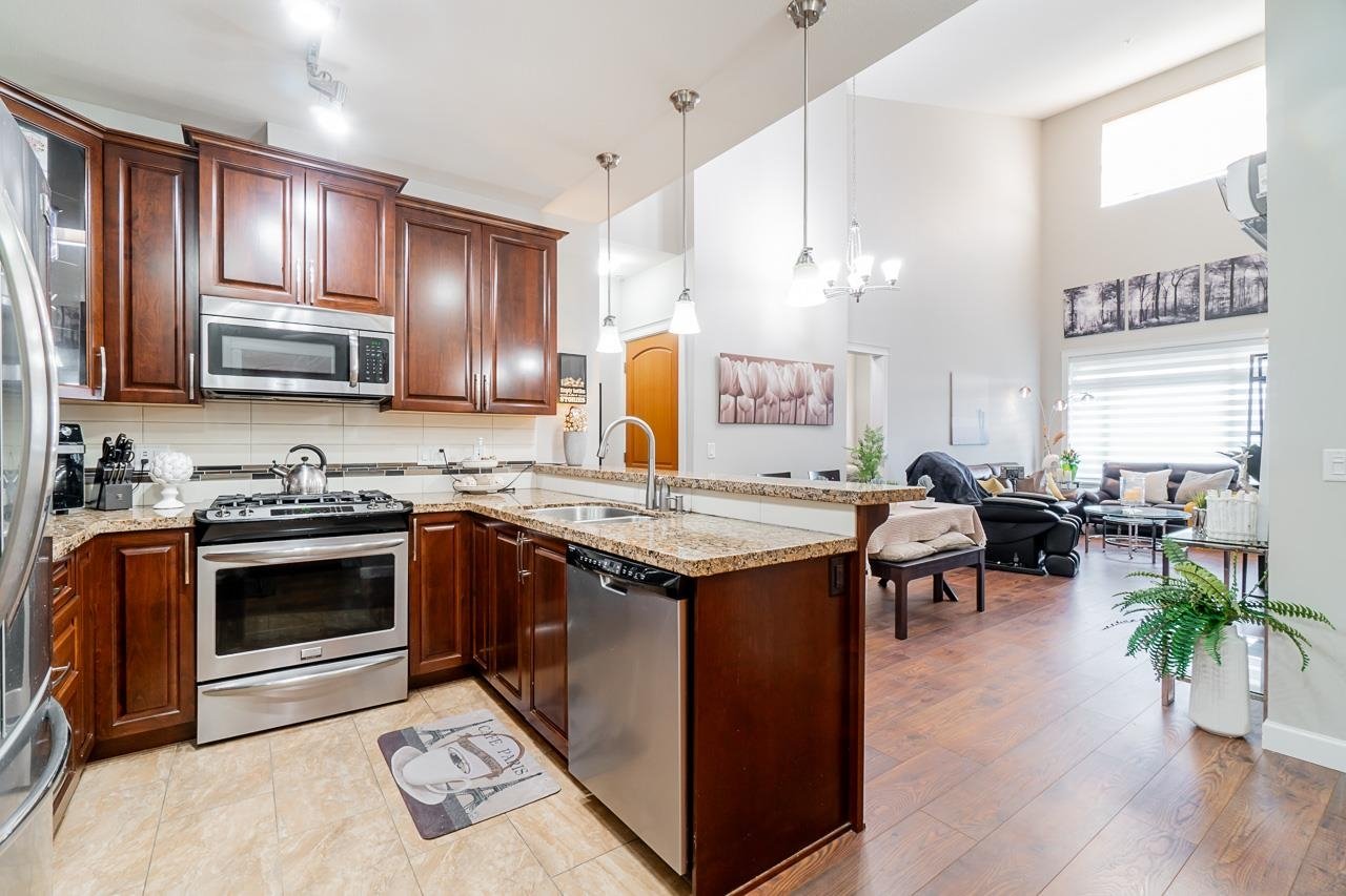 602-8067 207 St