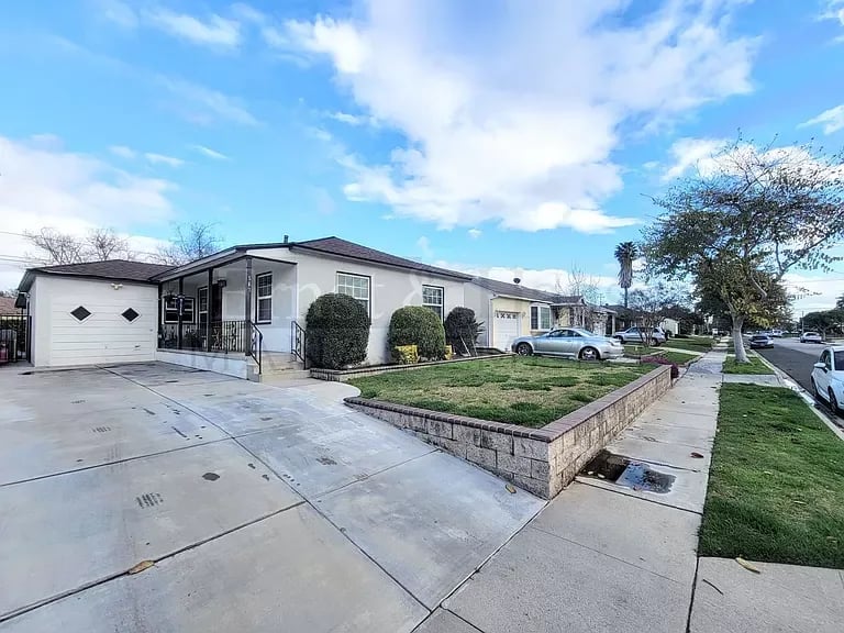 5632 Hazelbrook Ave