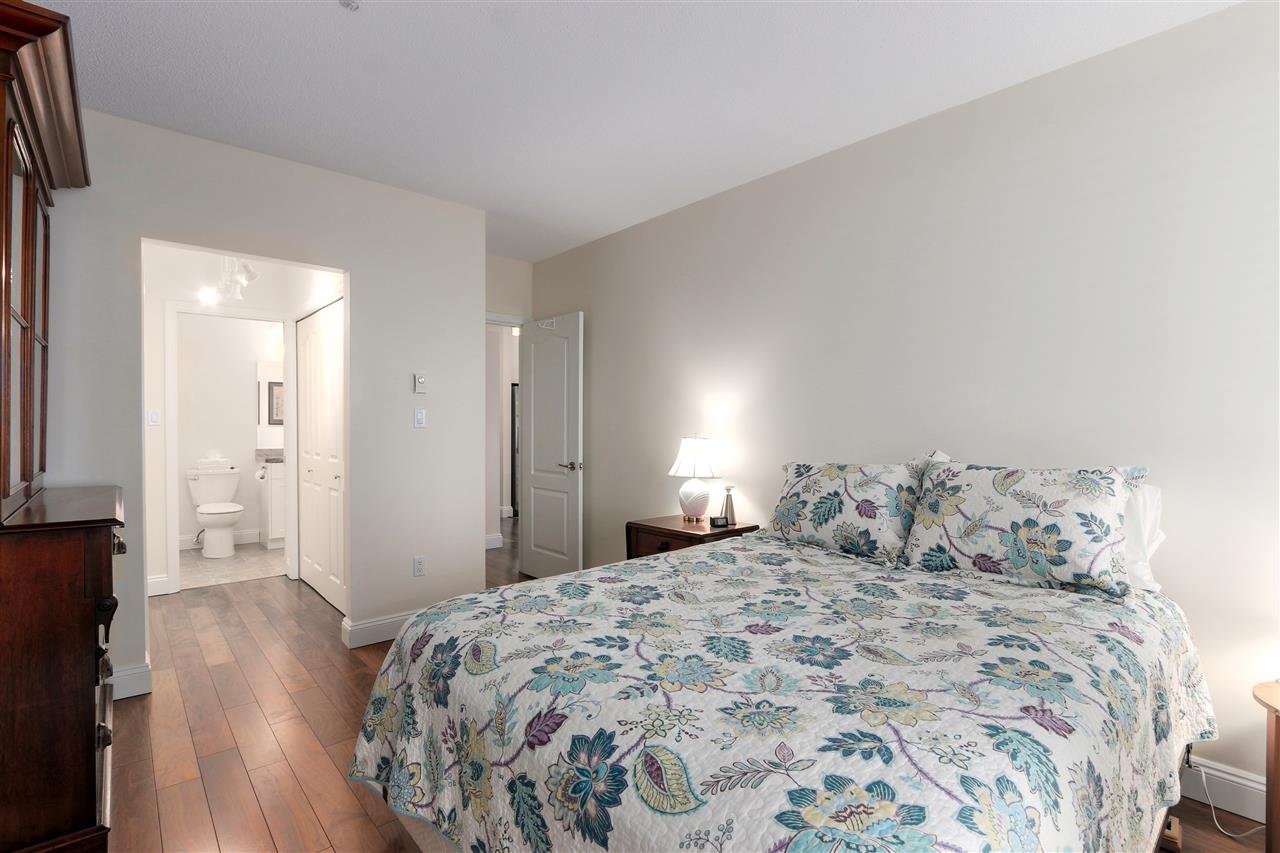 103-2202 Marine Dr