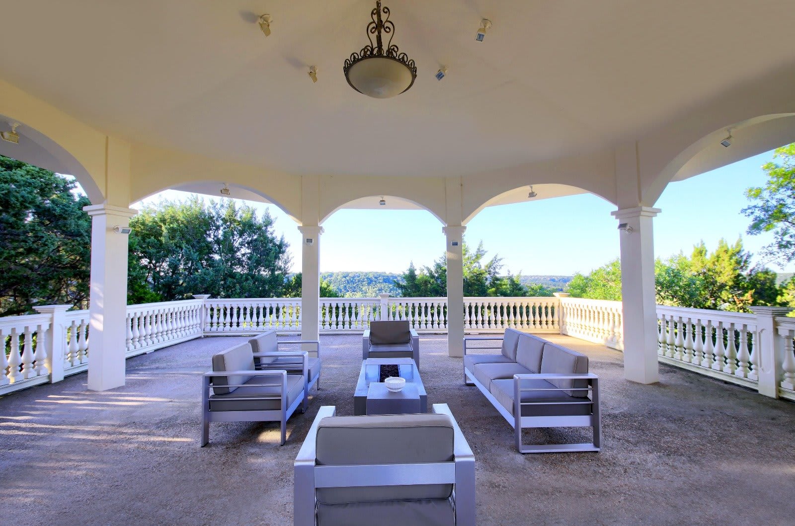 Mirador Estate