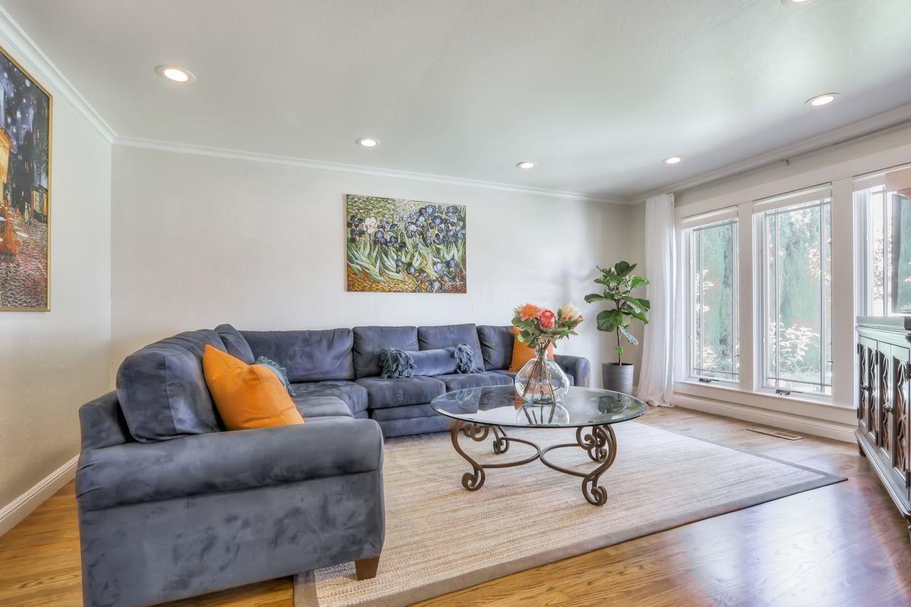 1555 Hervey Ln
