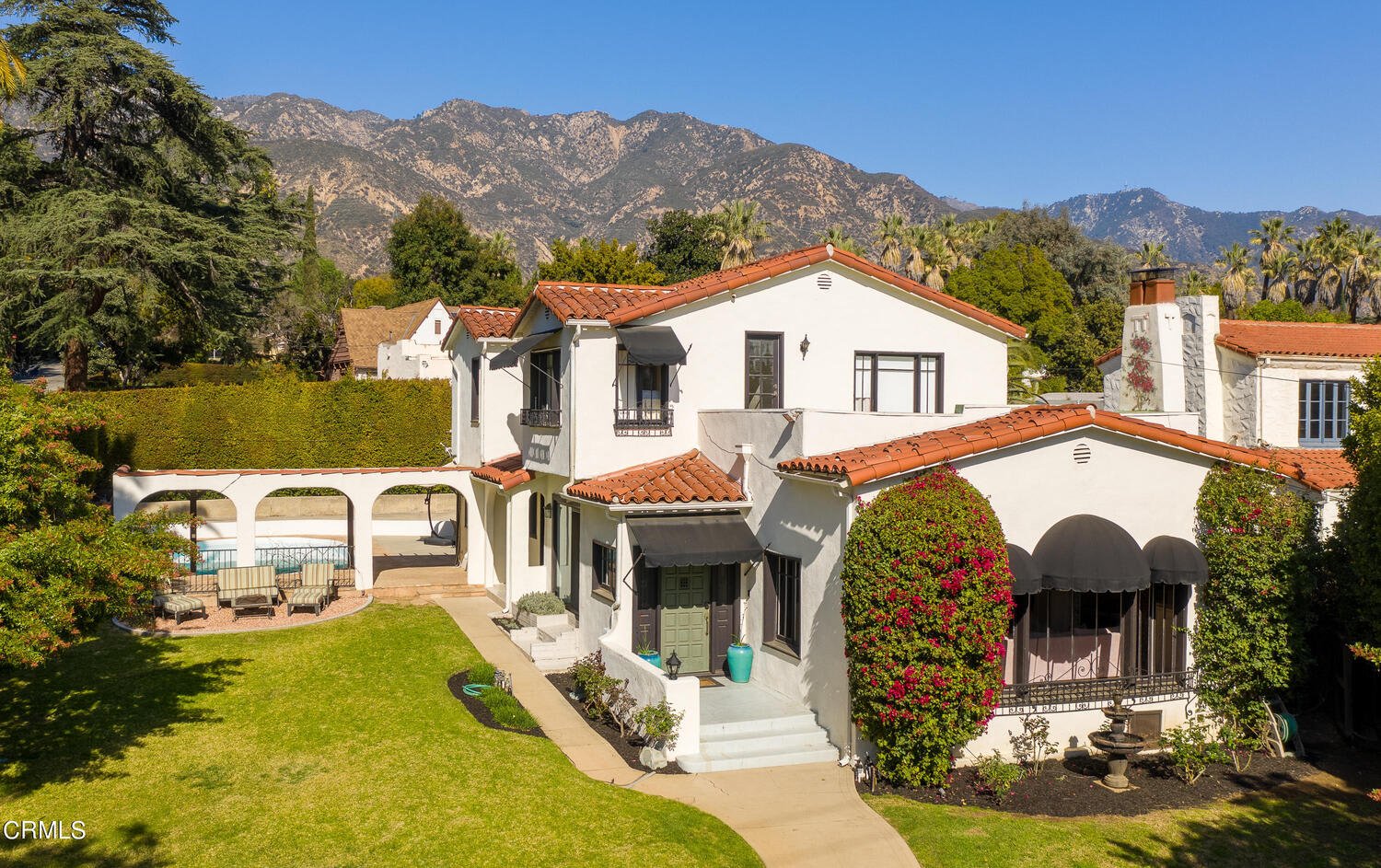 537 E Altadena Dr