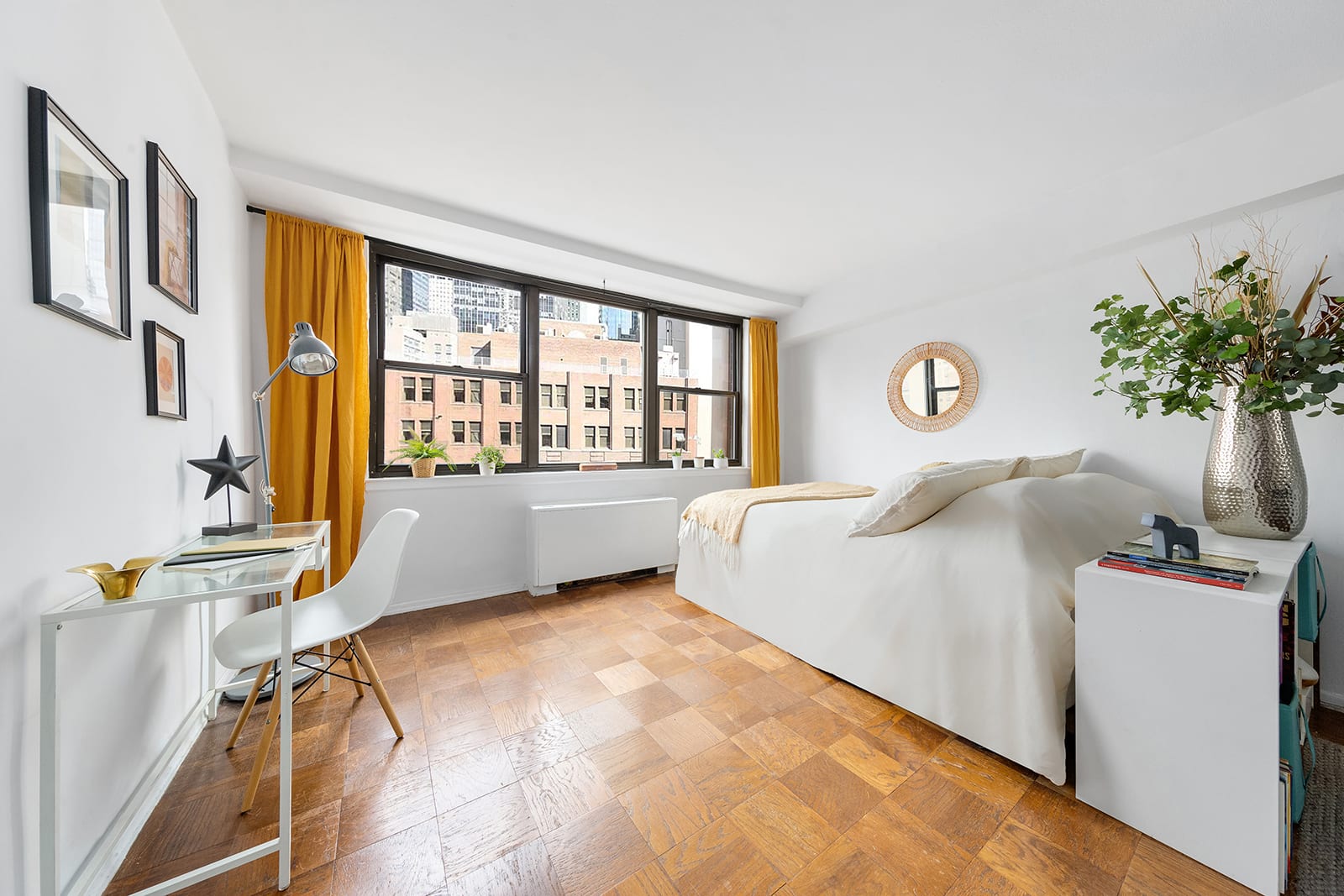 225 E 36TH Street Unit: 15B