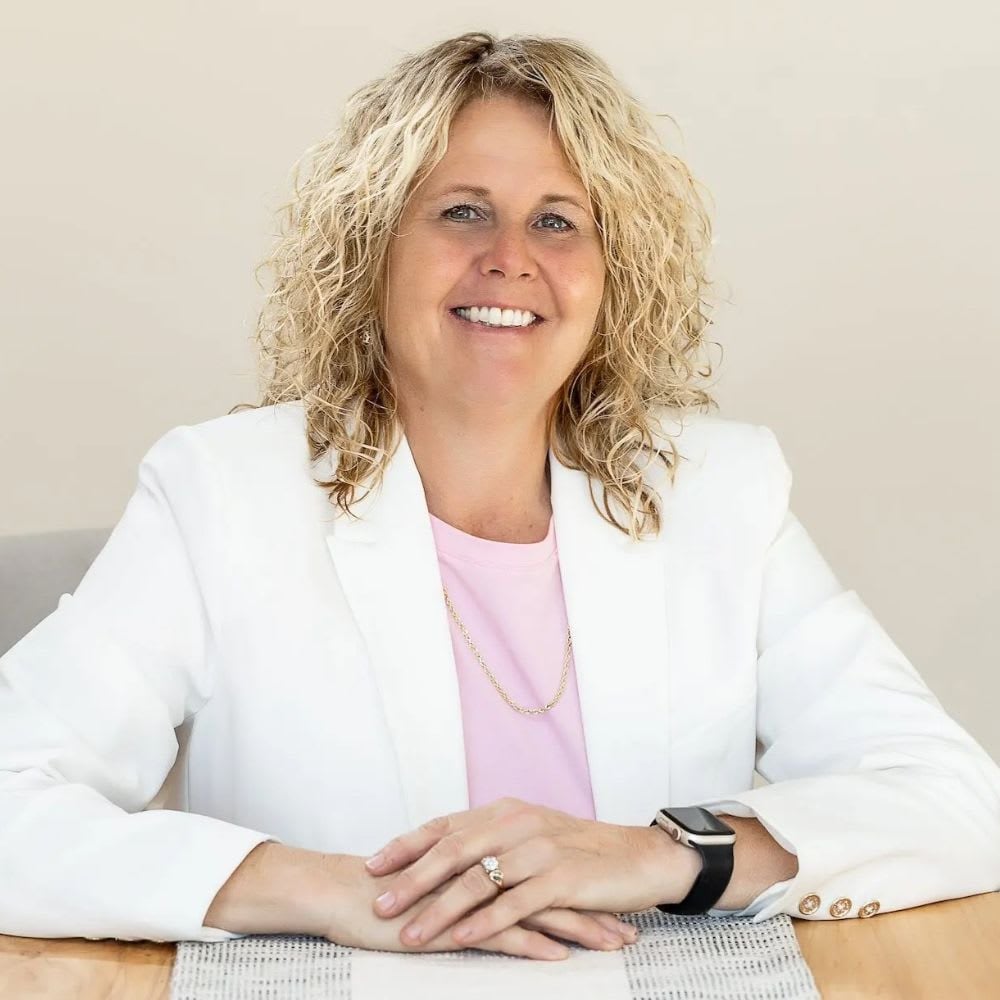Tina Keller North Carolina Real Estate Agent Headshot