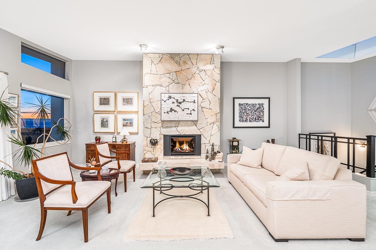 2343 Bellevue Ave