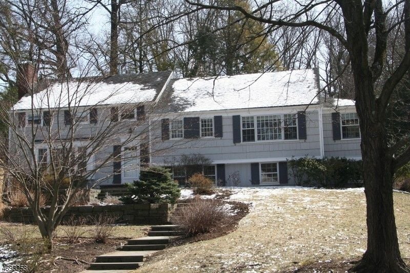 290 Long Hill Dr