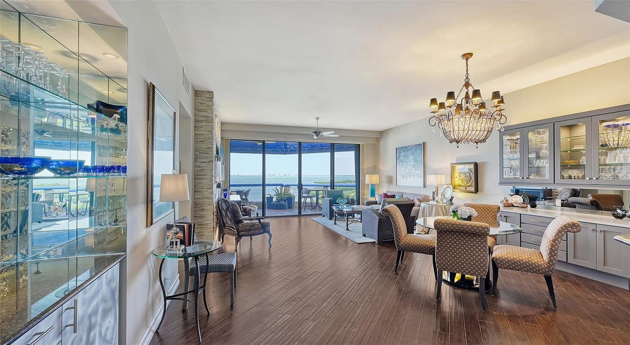 2120 Harbourside Dr, #657