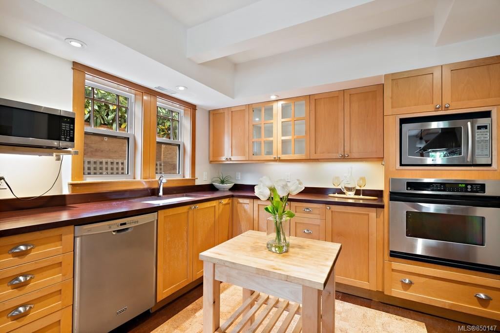 1129 May St