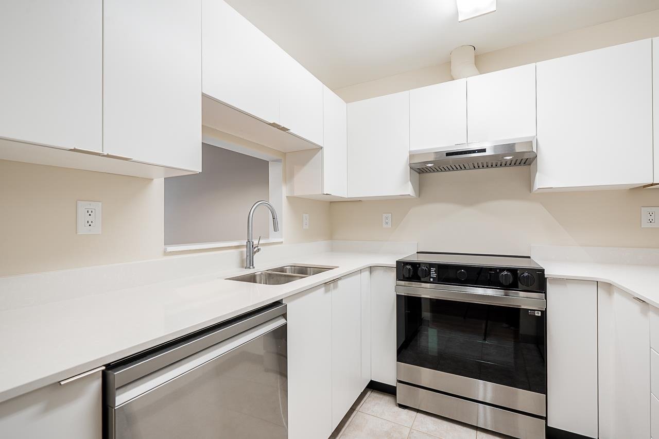 702-1010 Howe Street, Vancouver