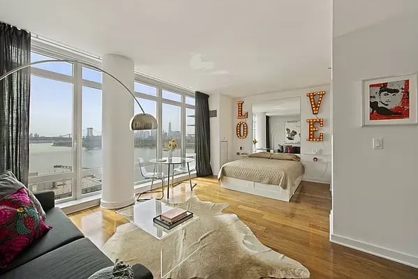 2 Northside Piers Unit: 15D