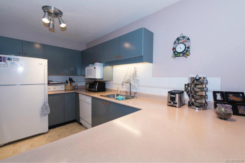 106-3880 Quadra St