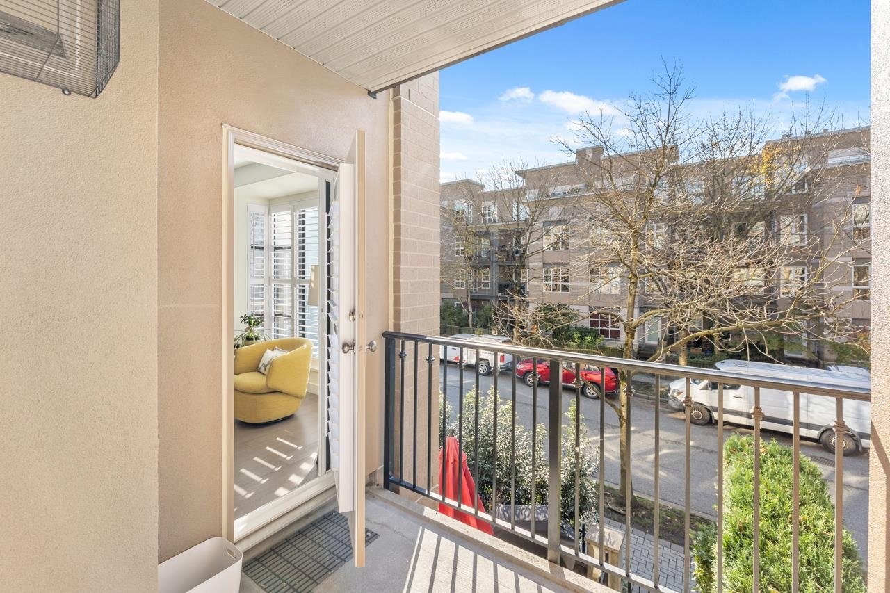 210-2175 Salal Dr