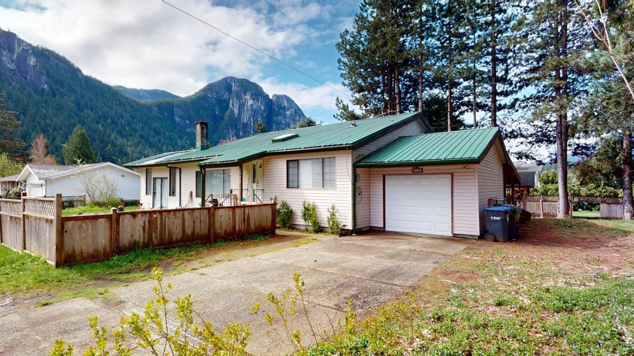 1980 Spruce Dr
