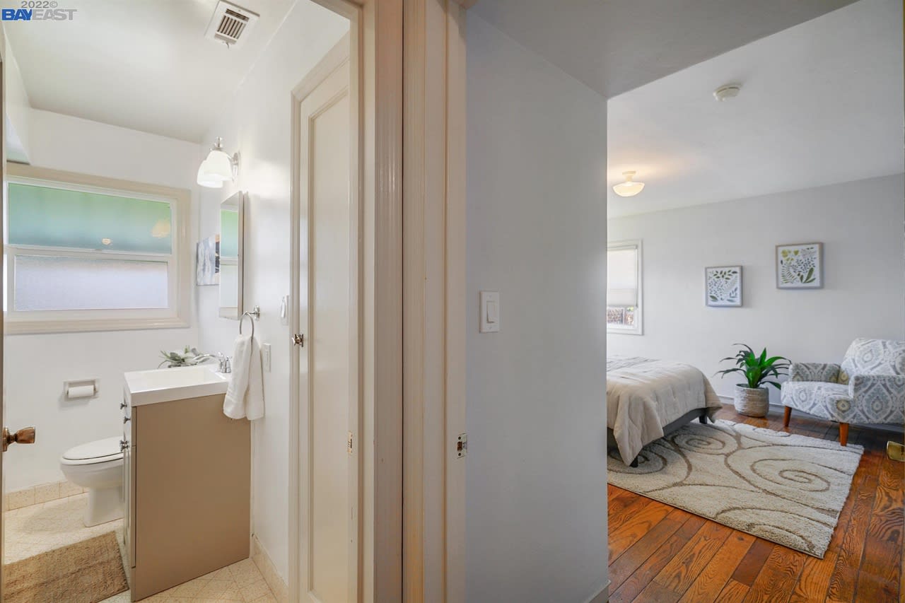 165 Bradhoff Ave