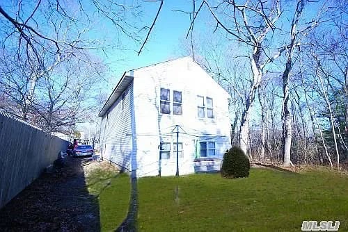 10 Columbia St