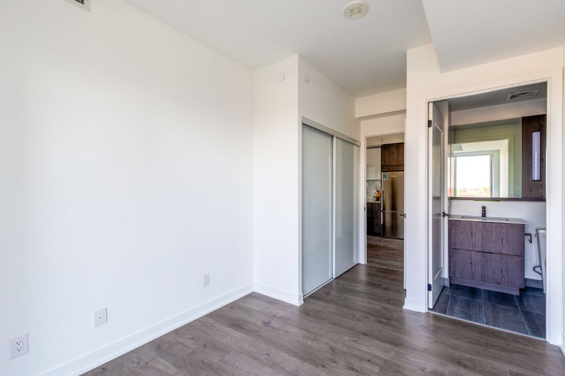 801 – 5 Defries St