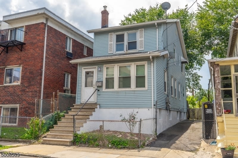 520 Nye Ave
