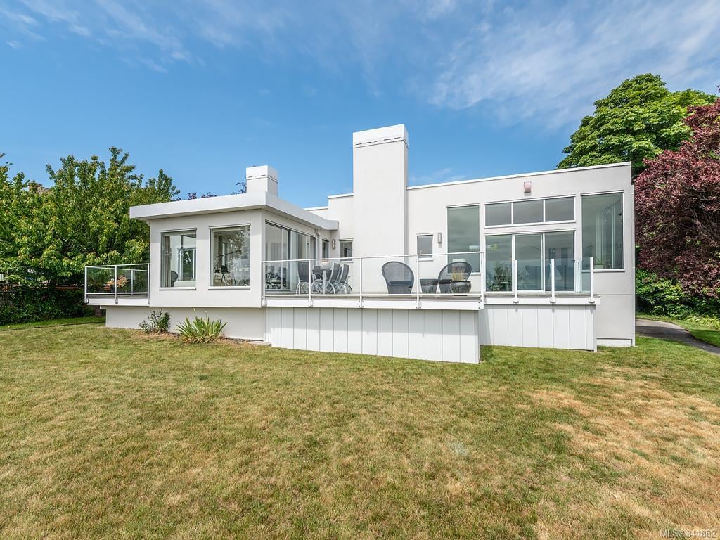 207 Beach Dr