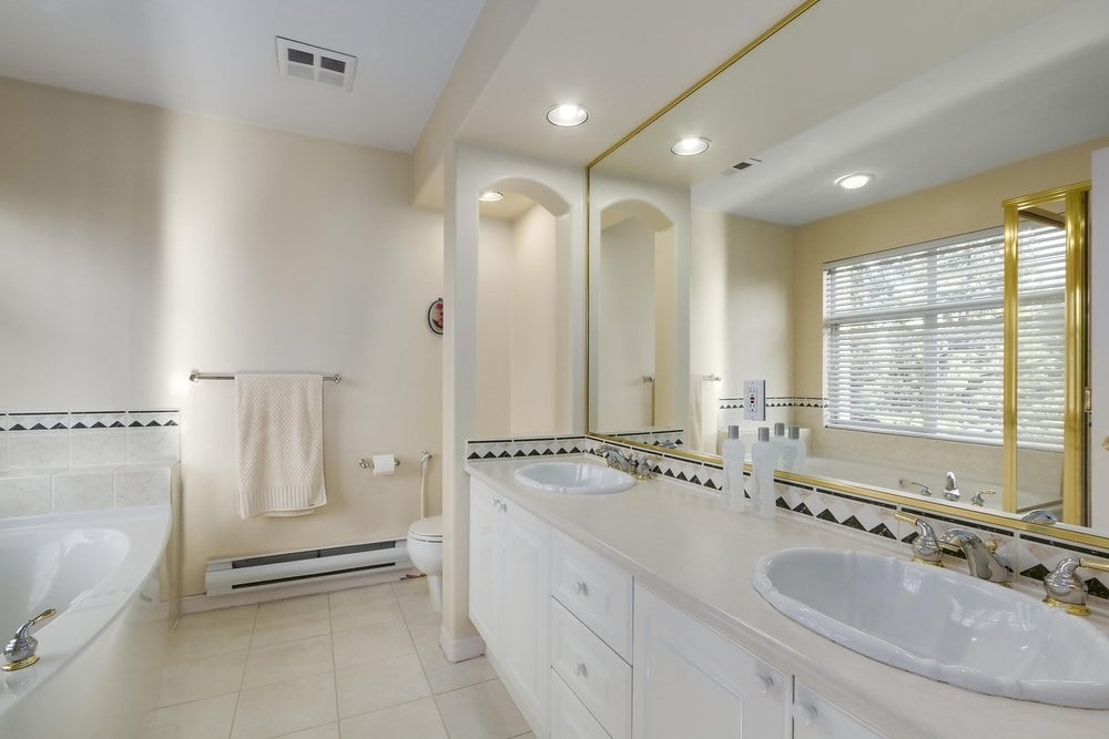1120 Strathaven Dr