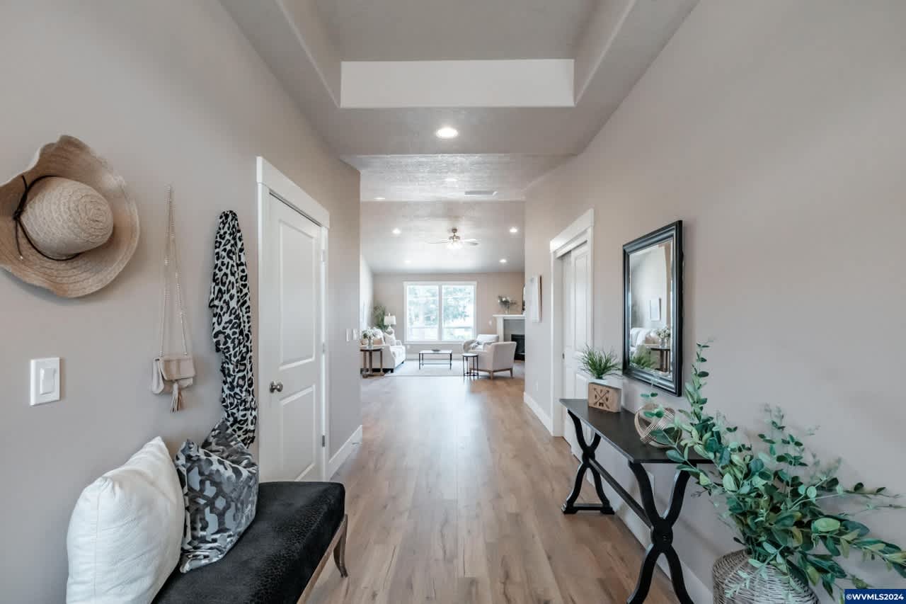 704 NW George Ct