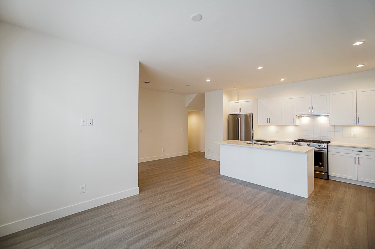 64-16433 19 Ave