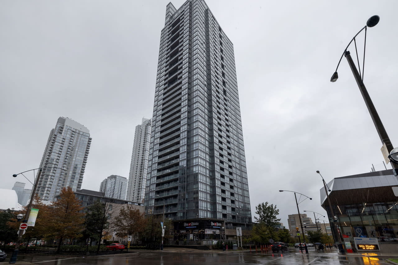 15 Fort York Blvd #3907