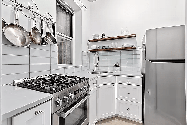 326 W 83rd Street Unit: 1A