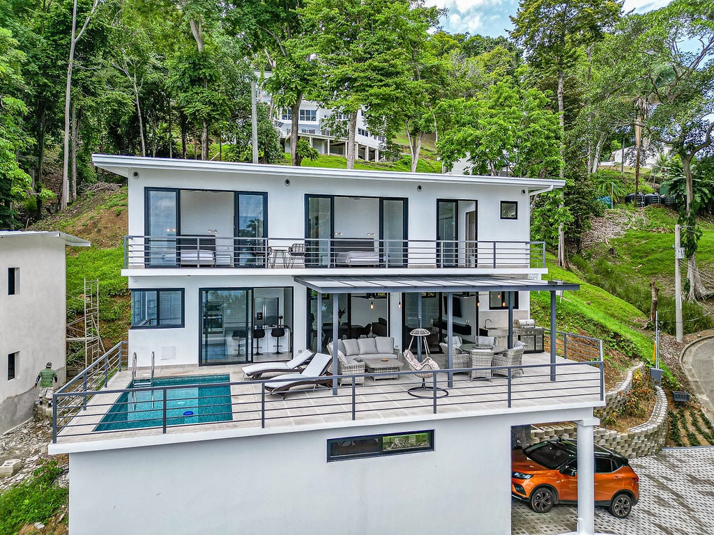 Oceanfront Private Pool Villa, Jaco, Puntarenas
