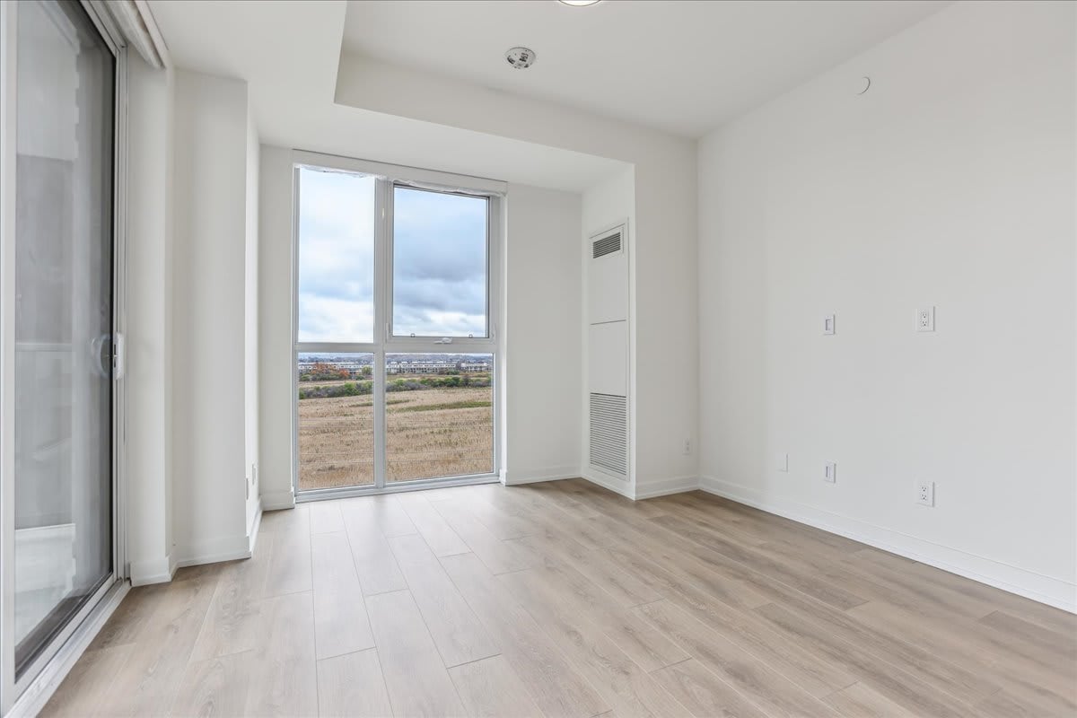 1 bed+ den in uptown core!