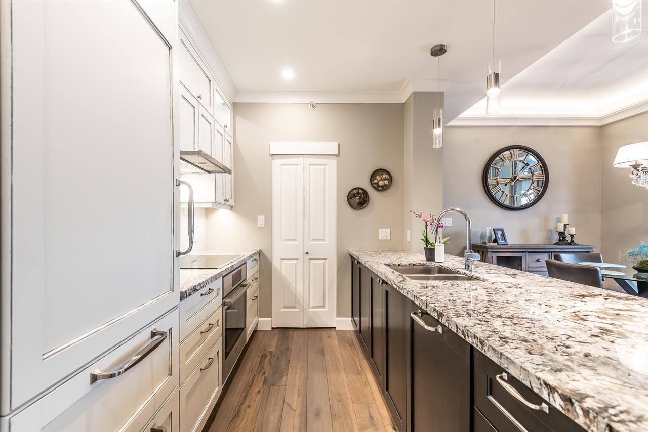 604-1211 Village Green Wy