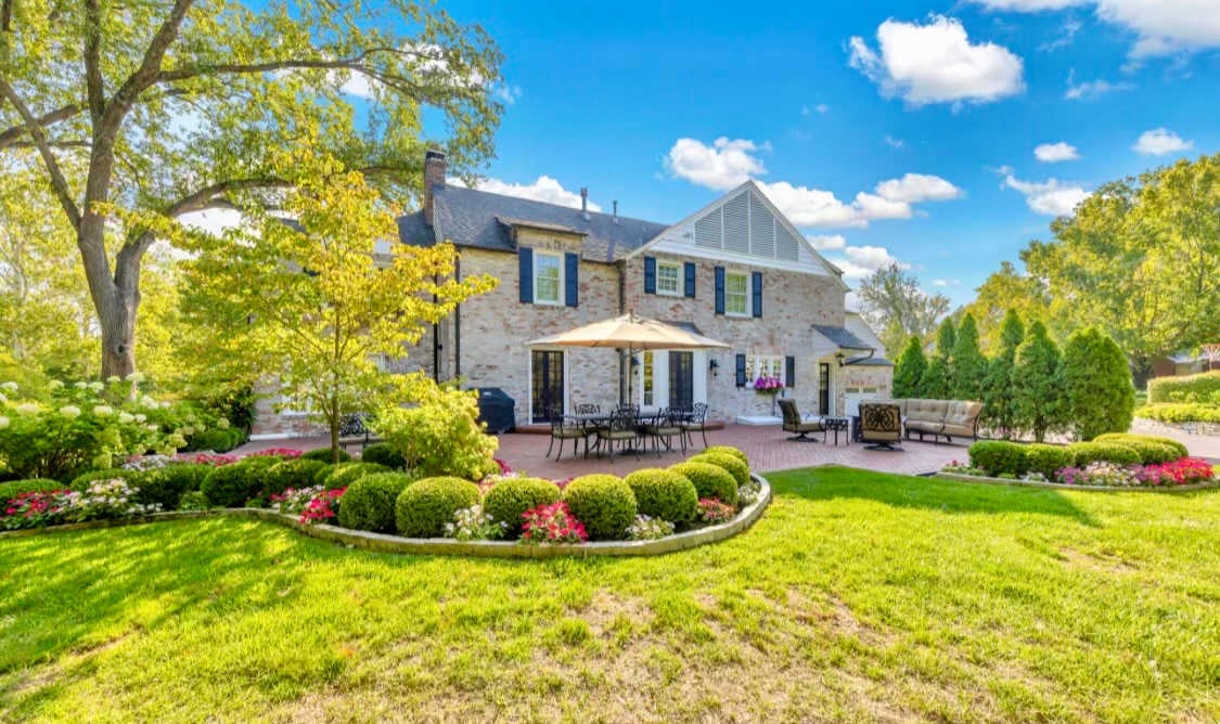 Sold Off-Market in Ladue on Coveted Briarcliff 