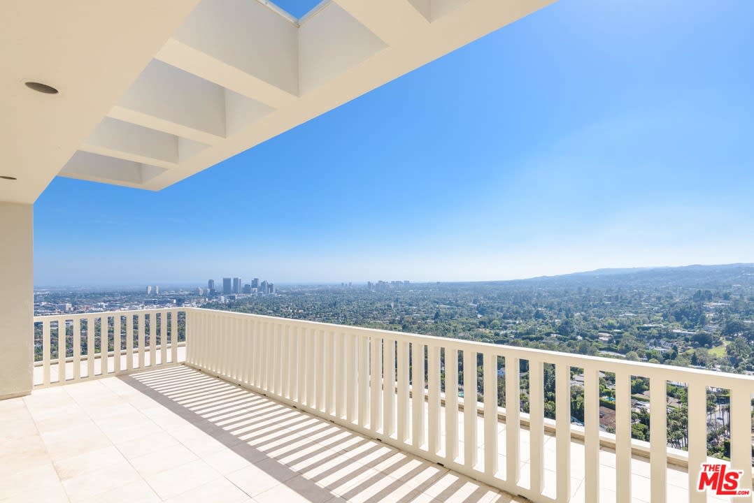 9255 Doheny Rd, #PH1 & 2
