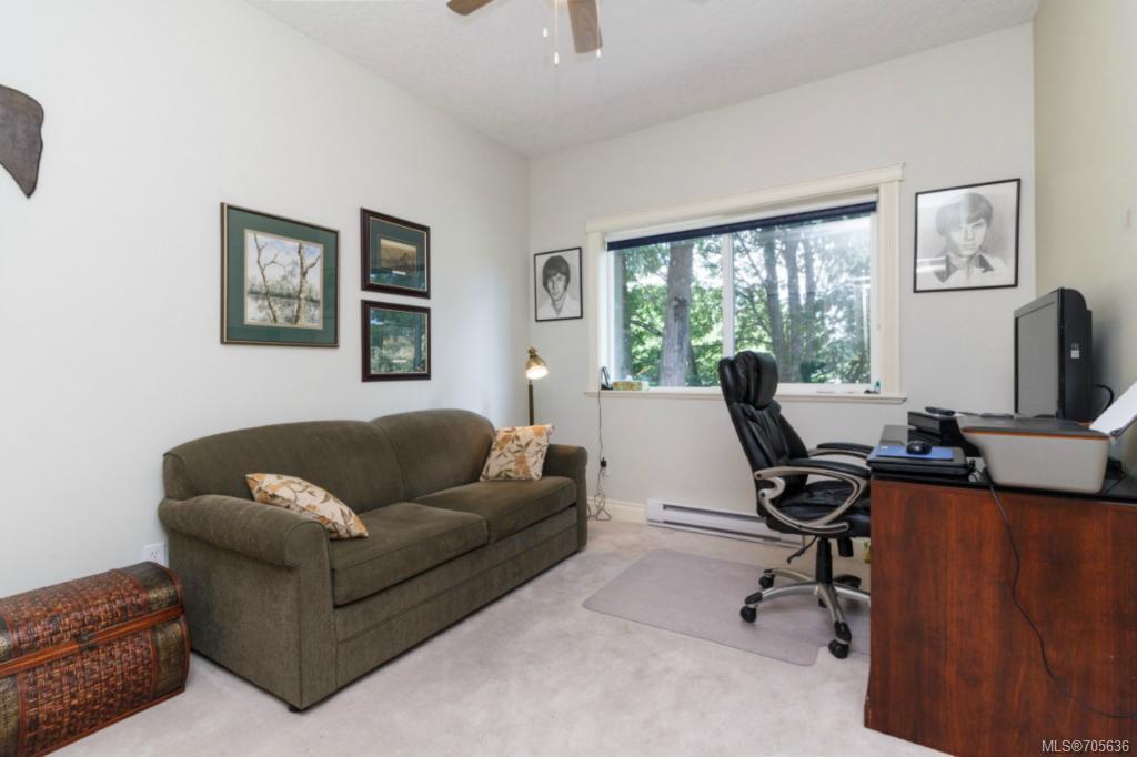 744 Claremont Ave, Saanich