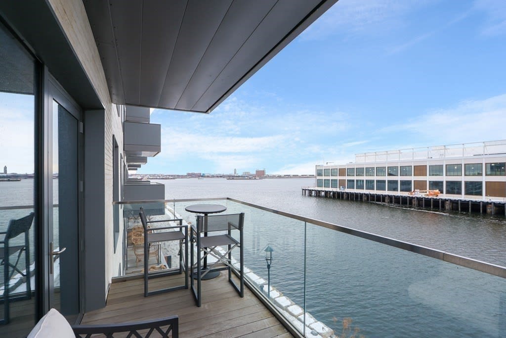 300 Pier 4 #3I