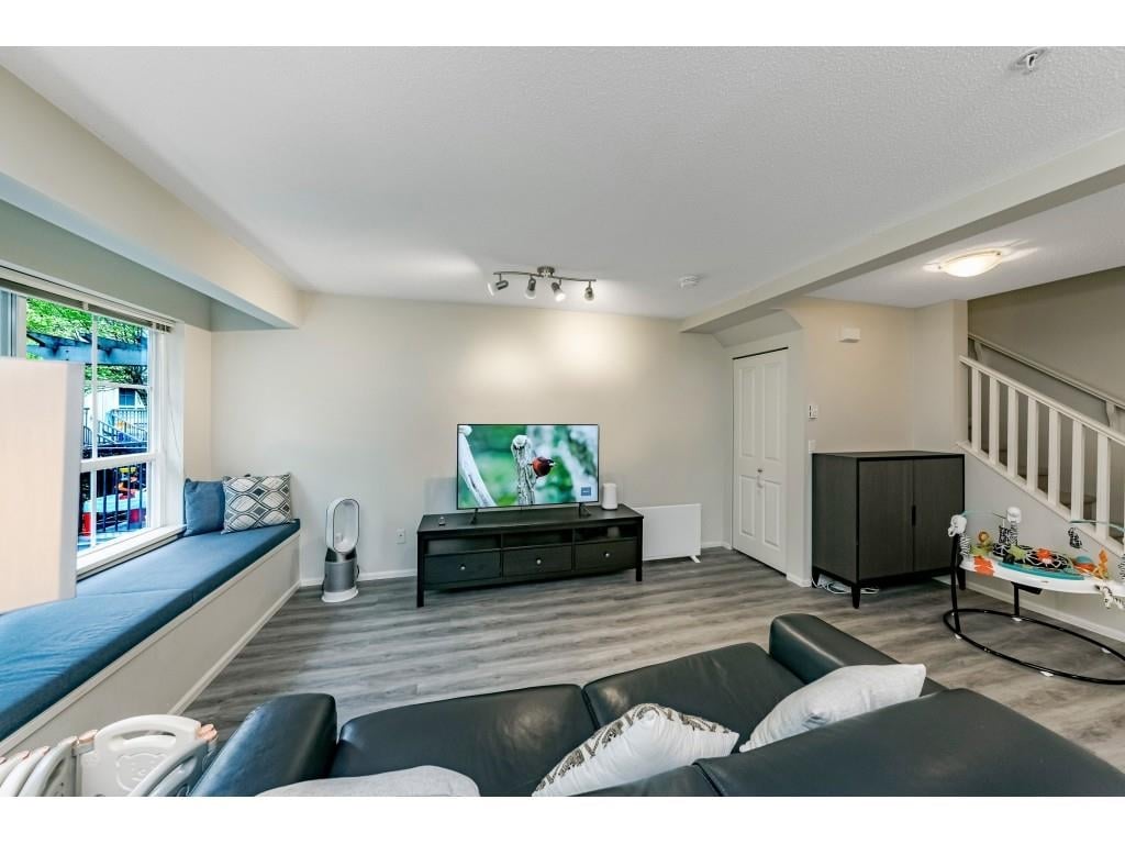 66-7088 17th Ave