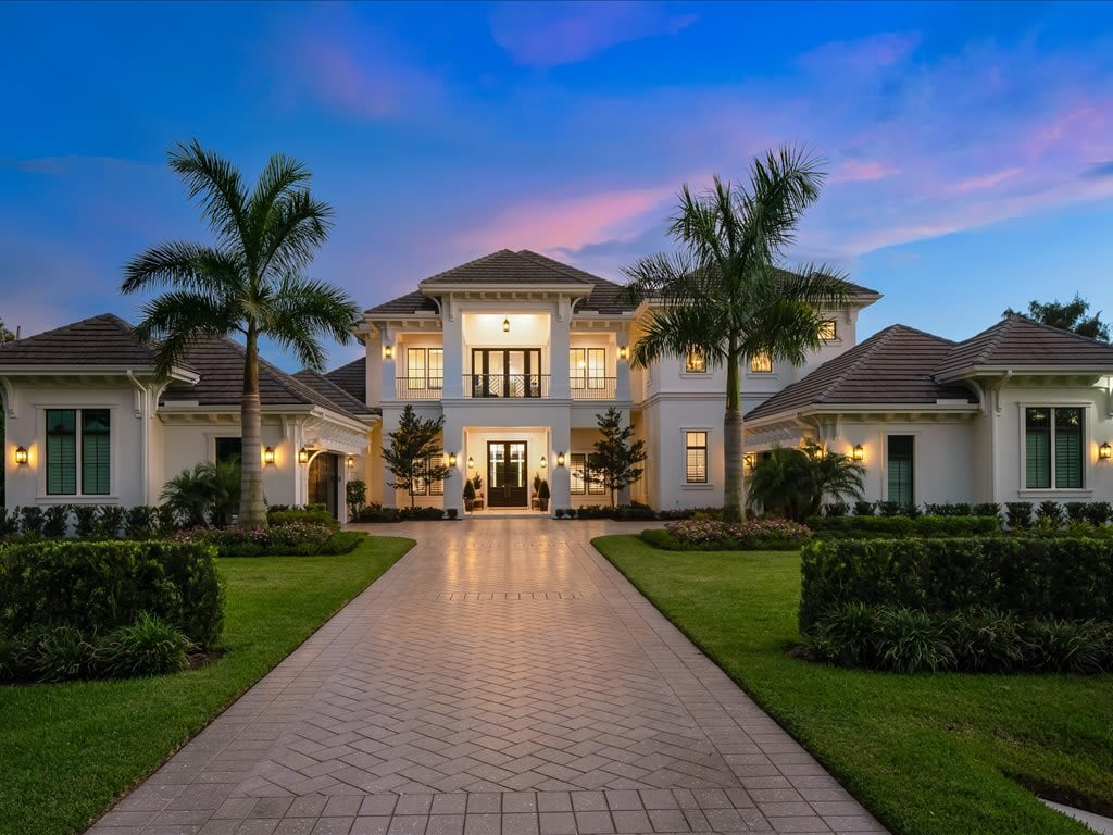The Resop Team Presents A Luxury Estate In Naples