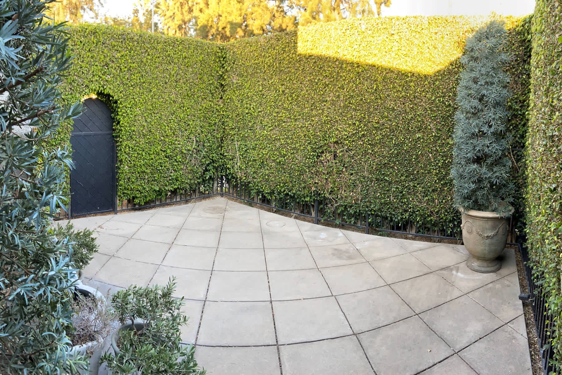 805 N McCadden Pl, Hollywood