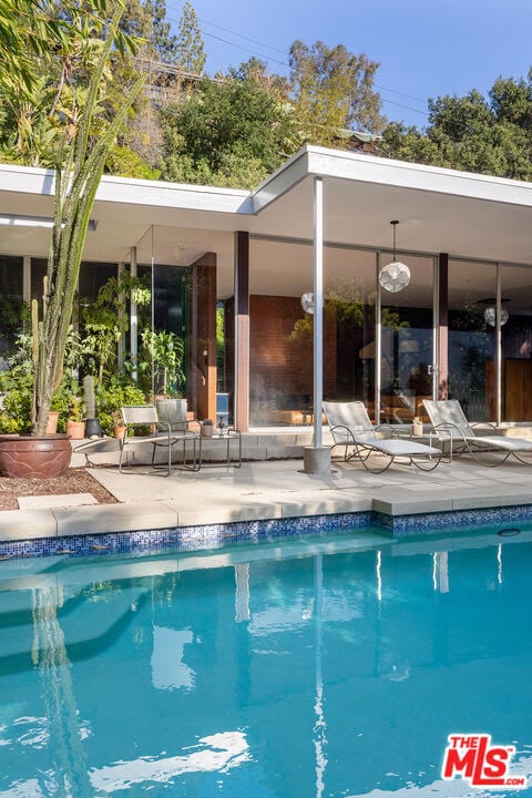 Beachwood Canyon Mid Century by Robert Lee, AIA.