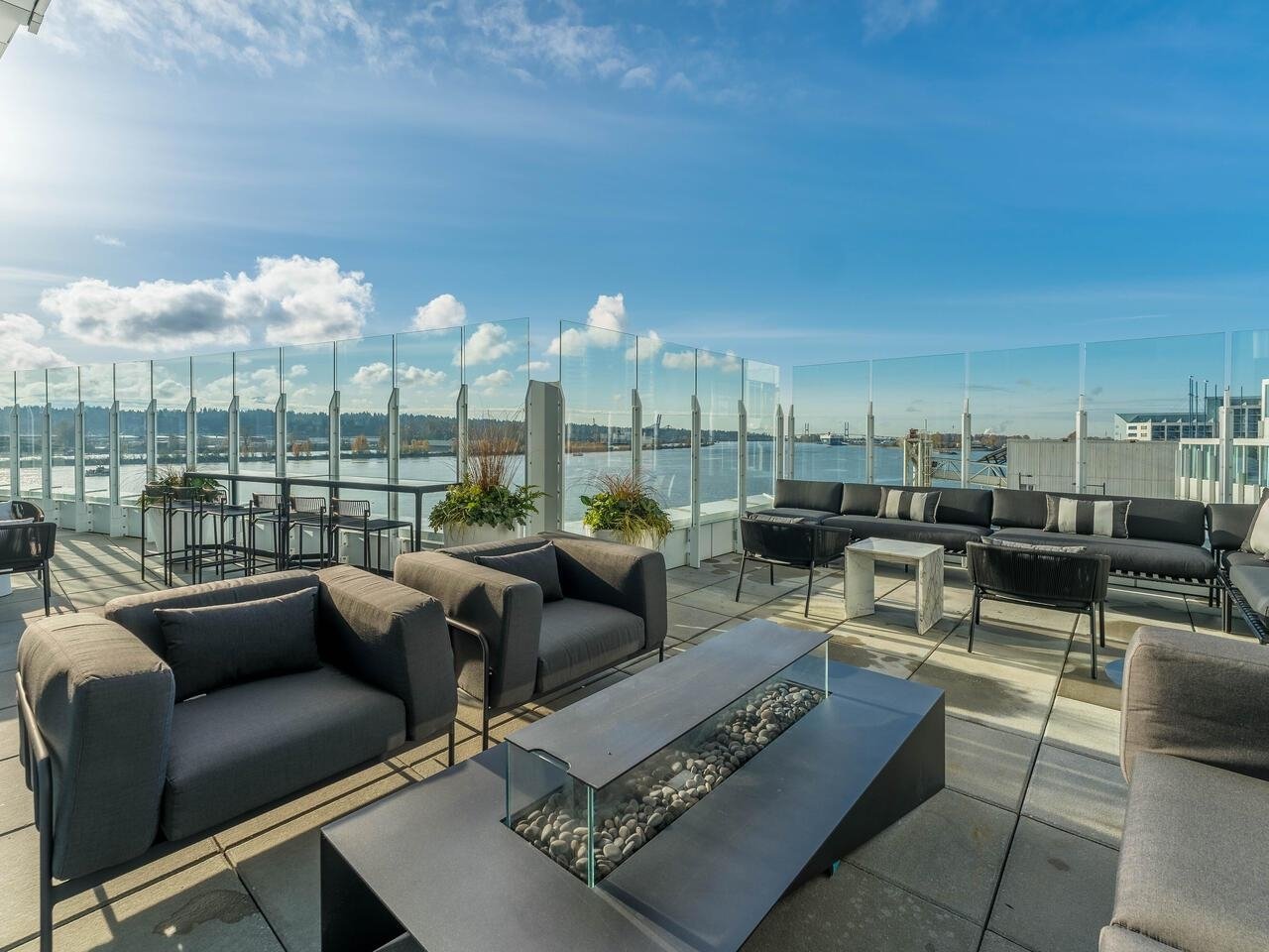 906-680 Quayside Drive, New Westminster