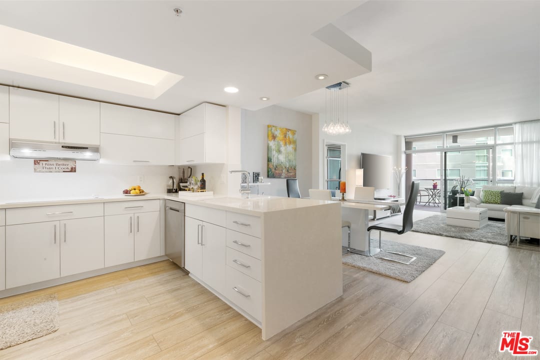 13700 Marina Pointe Dr #725